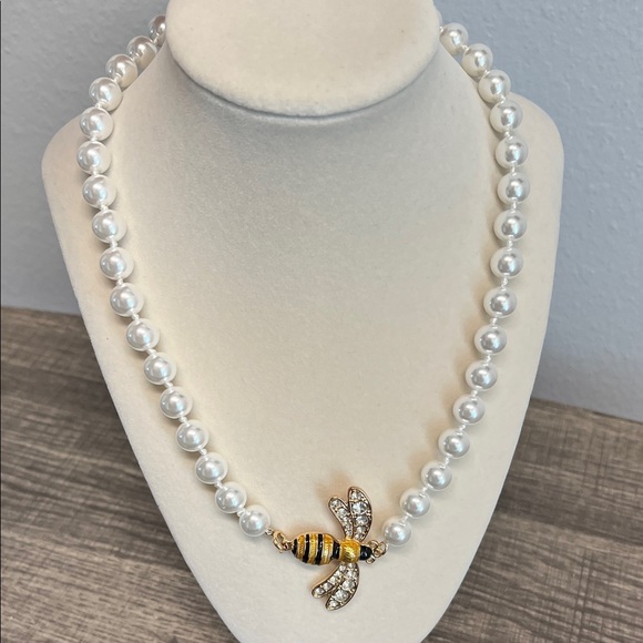 Piper K | Bumble Bee Necklace - Picture 6 of 7